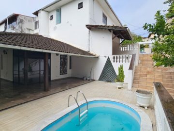 Casa em Condom�nio para Aluguel